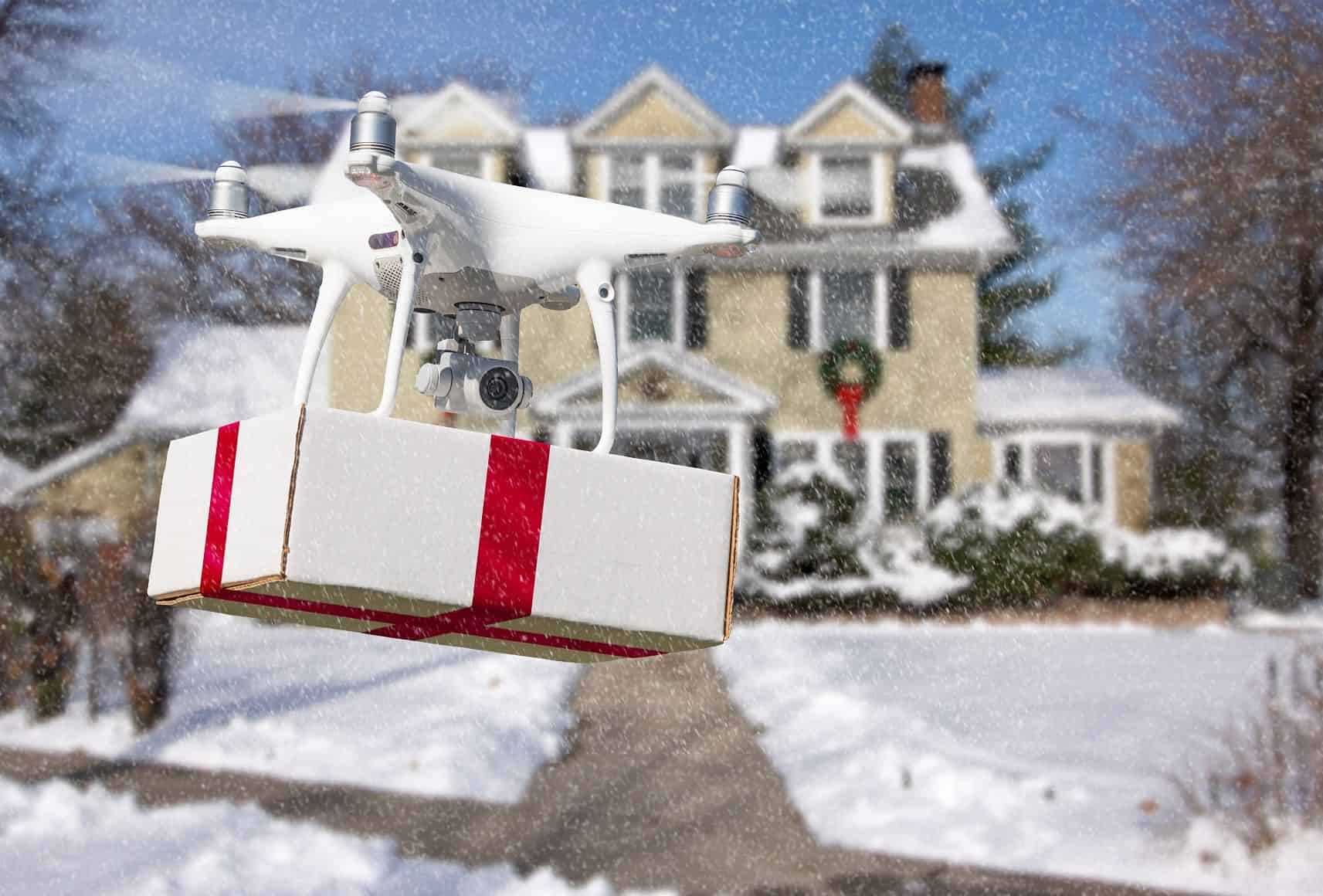 Dron s balíkem