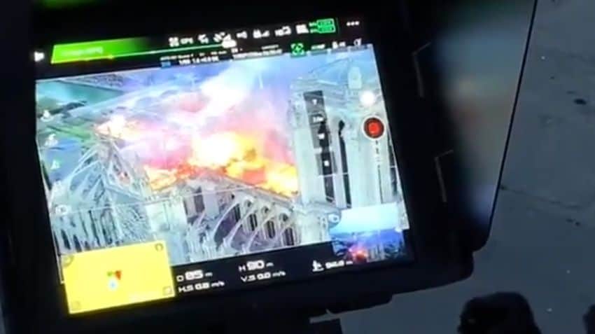 Požár Notre-Dame - dron